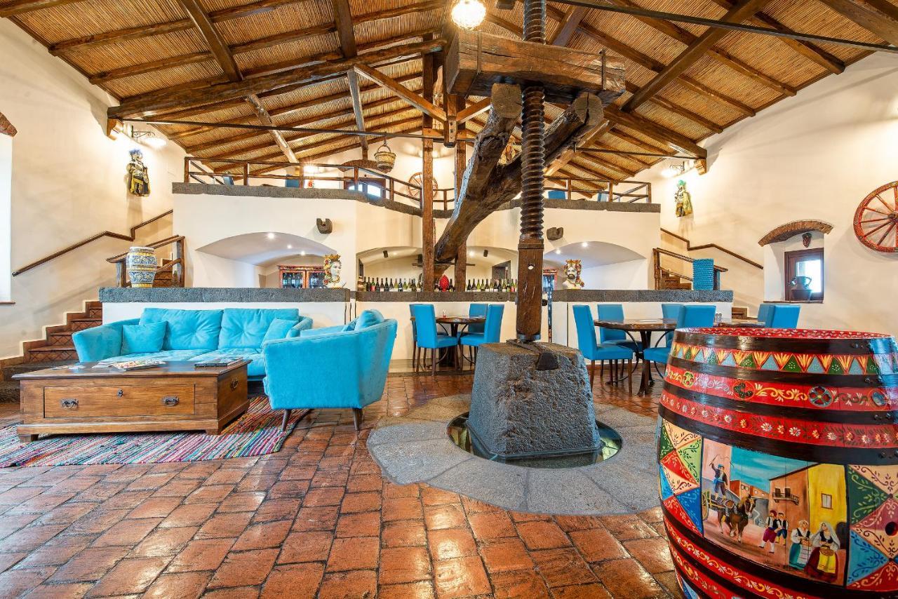 Etna Quota Mille Boutique Hotel, Typical Sicilian Food & Wine ランダッツォ エクステリア 写真