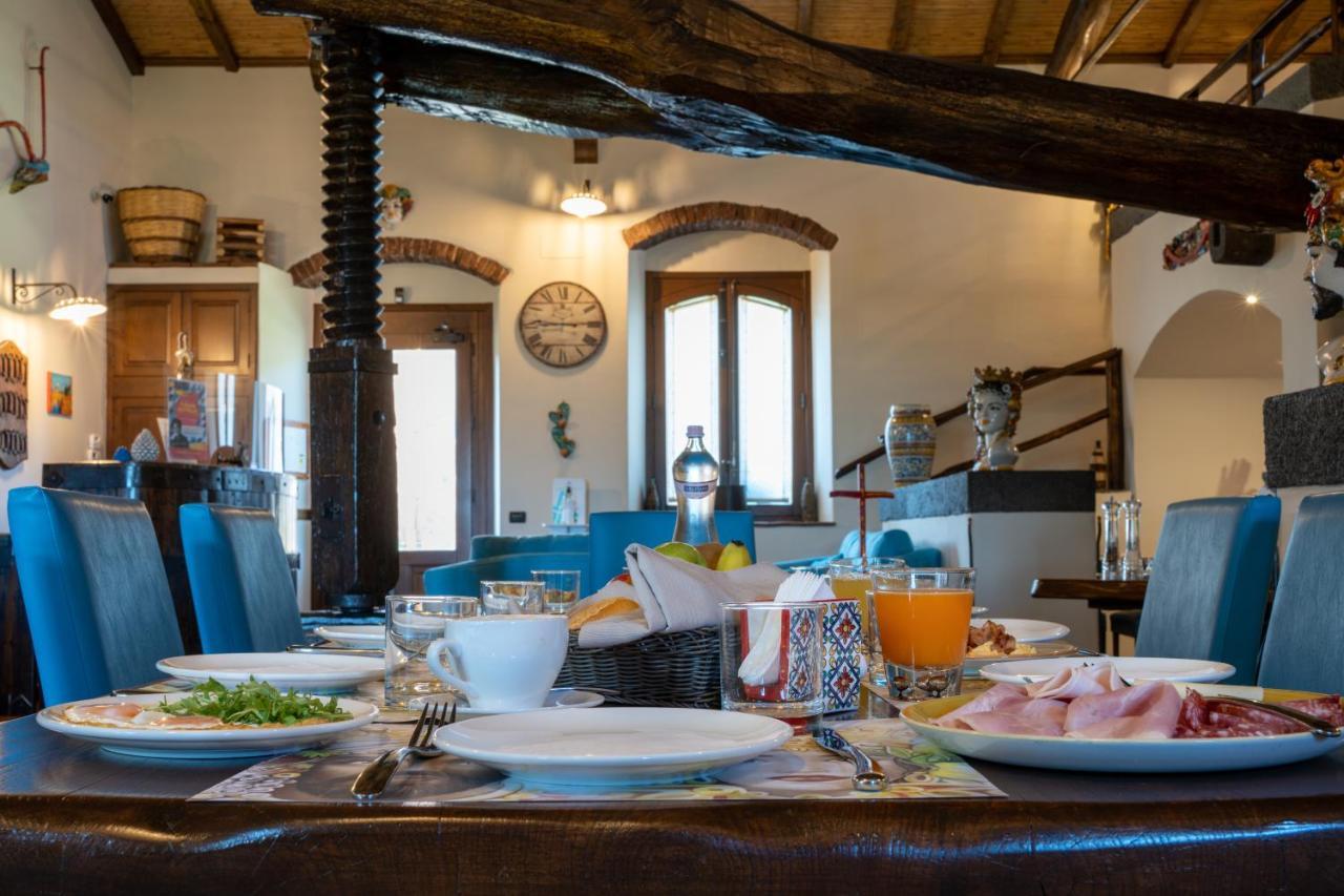 Etna Quota Mille Boutique Hotel, Typical Sicilian Food & Wine ランダッツォ エクステリア 写真