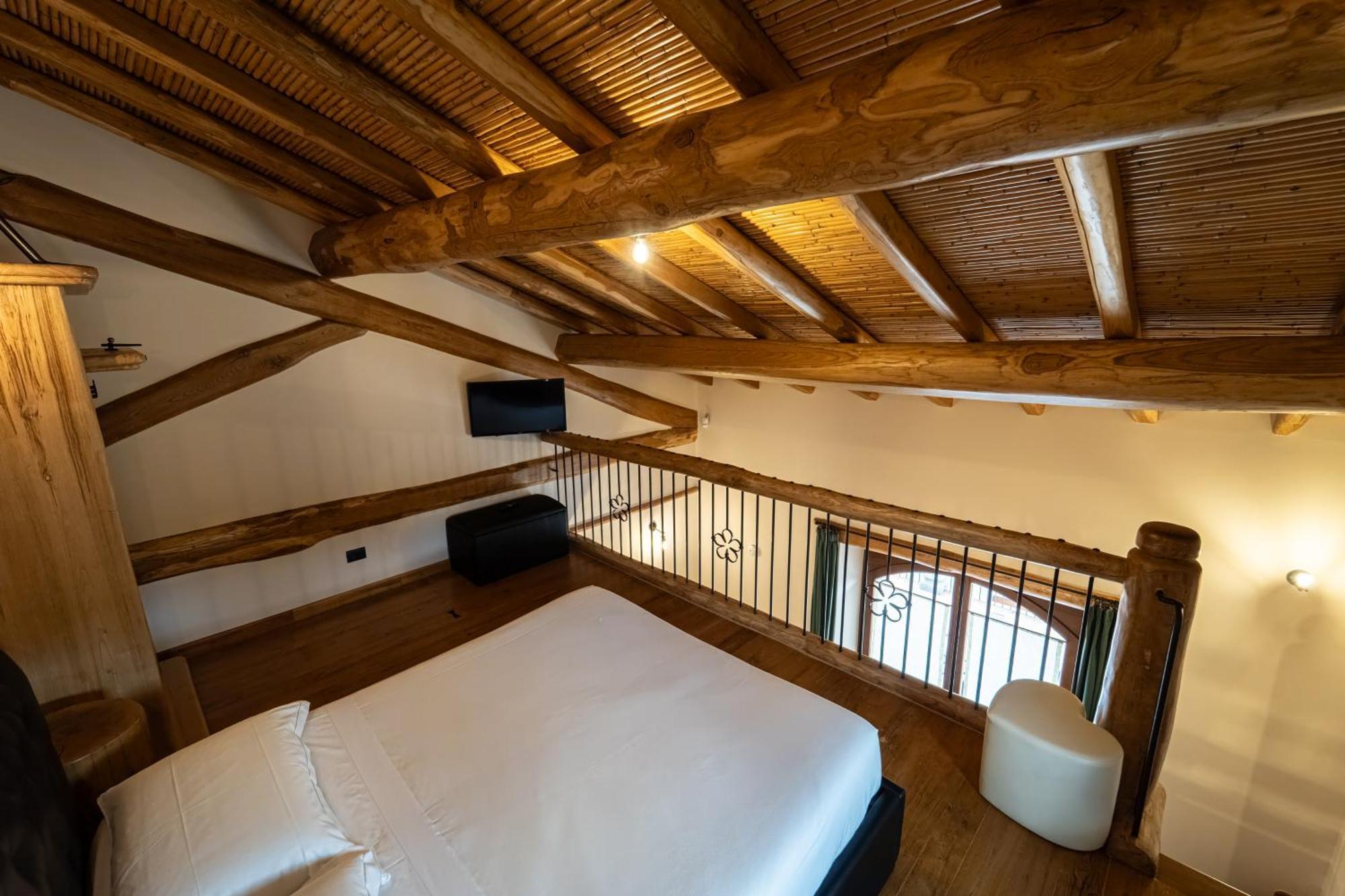 Etna Quota Mille Boutique Hotel, Typical Sicilian Food & Wine ランダッツォ エクステリア 写真